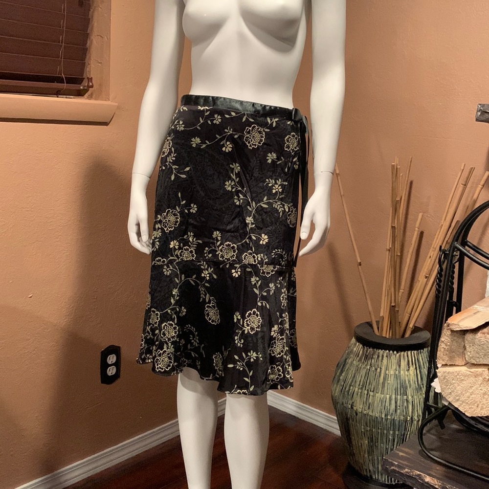 90s vtg 100% silk skirt trumpet style